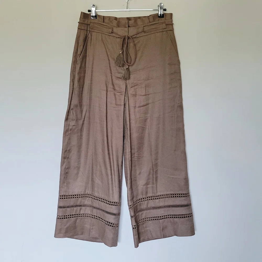 White House Black Market Tan Cropped Pants - Picture 5 of 11